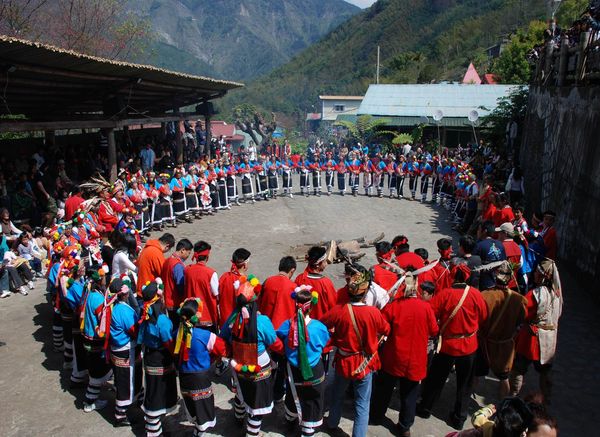 鄒族特富社戰祭舞圈