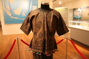 樹皮布衣具有悠遠的歷史，遍佈全球，此為印尼樹皮布衣。（張至善／攝影）