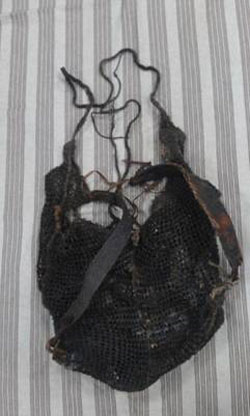 布農族獵人的網袋，有兩條肩袋，便於背負。