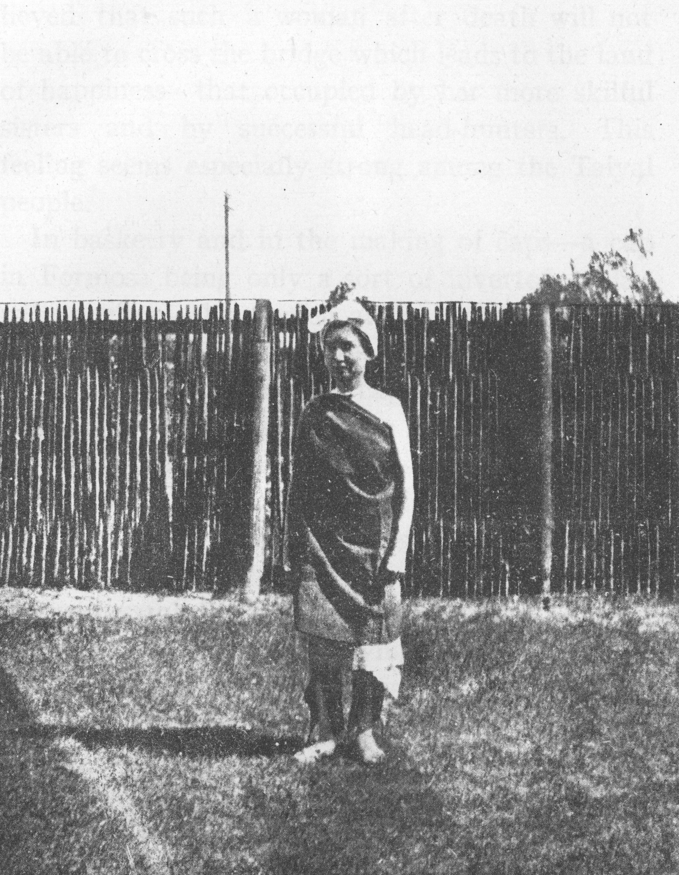 1916年珍妮穿泰雅族傳統服飾留影。