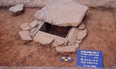 圖3：方形石棺。（資料來源：黃士強等，1987：圖版23）